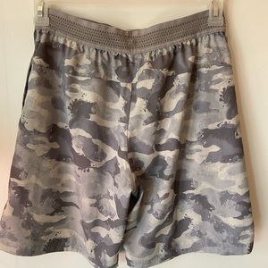 Fabletics White Camo ‘The Fundamental Shorts’